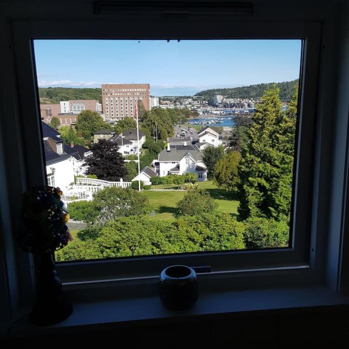 Apartamento Lys Og Lettstelt Leilighet Med Utsikt Over Byen Sandefjord Exterior foto