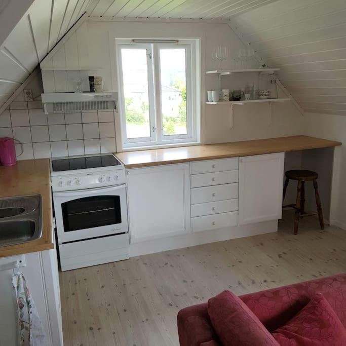Apartamento Lys Og Lettstelt Leilighet Med Utsikt Over Byen Sandefjord Exterior foto